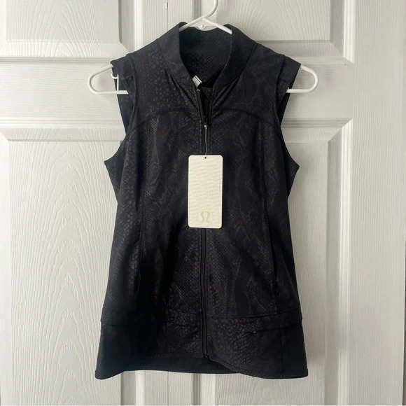 Lululemon Light Speed Reflective Vest Size 2 in Desert Snake Embossed Black NWT - Picture 2 of 12